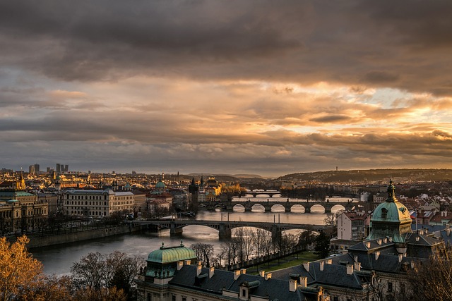 Parcourez les ruelles pittoresques du Pont Charles